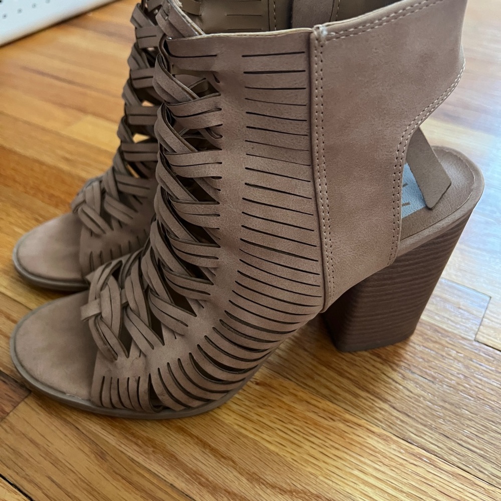 Women's Tan Heeled Sandals